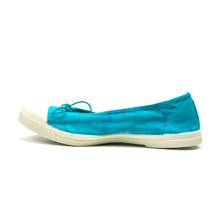 Natural World Old Lavanda - נעליים לנשים בצבע תכלת הנעל בעלת סוליה לבנה שעשויה מגומי שהופק בתהליך טבעיהנעל מיוצרת בטכנולוגיה ייחודית של חימום ללא דבקים